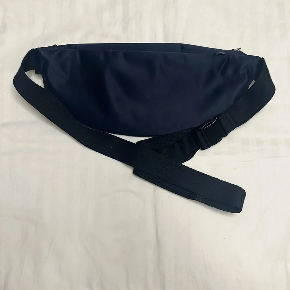 Athlete navy bum sling crossbody bag - Picture 6 of 7